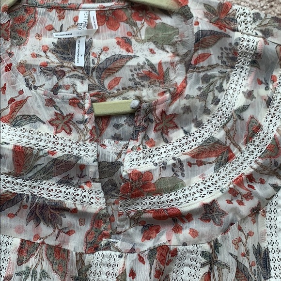 SEMI SHEER FLORAL LS BOHO TOP - Picture 8 of 8